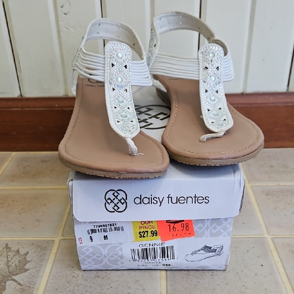 Daisy Fuentes White and Tan Sandals with Ankle Straps
